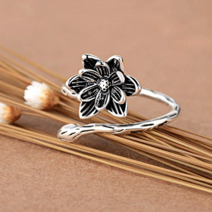Кольцо с черным цветком в стиле готика CJC99293
