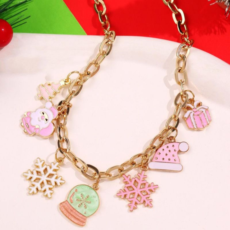 Цепочка с крупными звеньями и множеством новогодних подвесок CJT21068