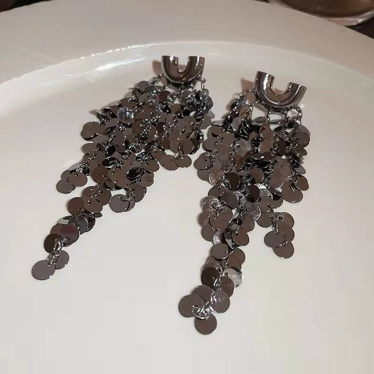 Длинные серьги-водопады из черных пайеток J10388CJJ