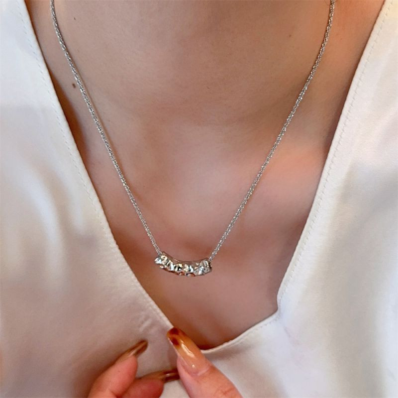 Цепочка с лаконичной подвеской в виде фактурного слитка CJL14702