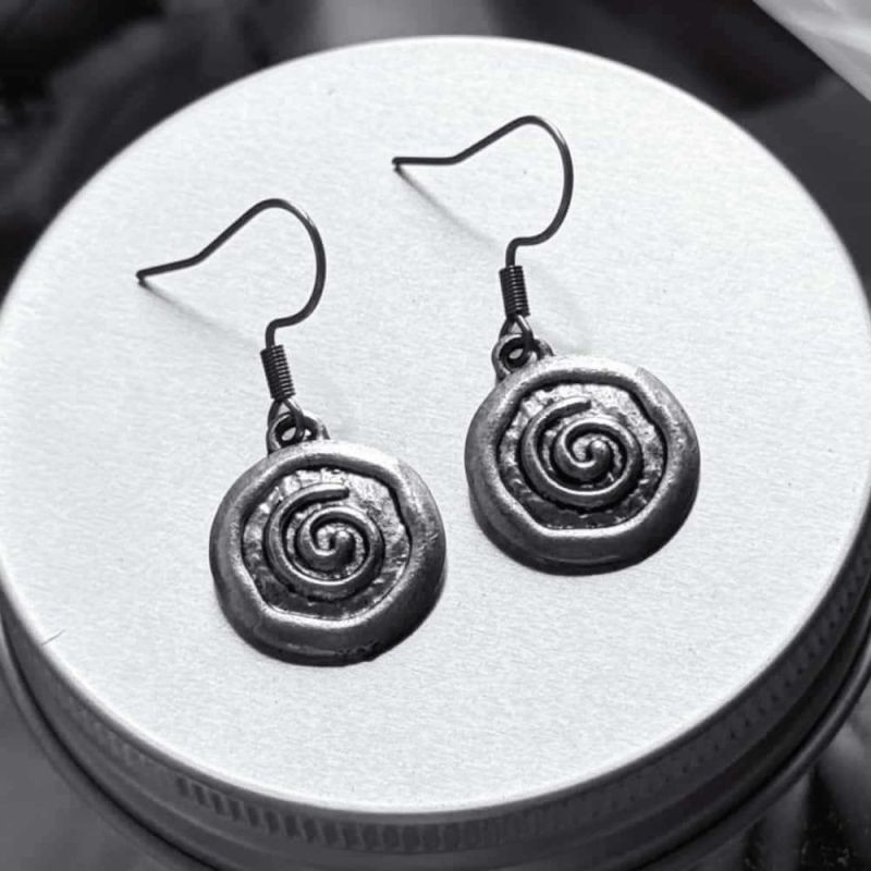 Серебряные серьги с геометрией и спиралью CJZ49115