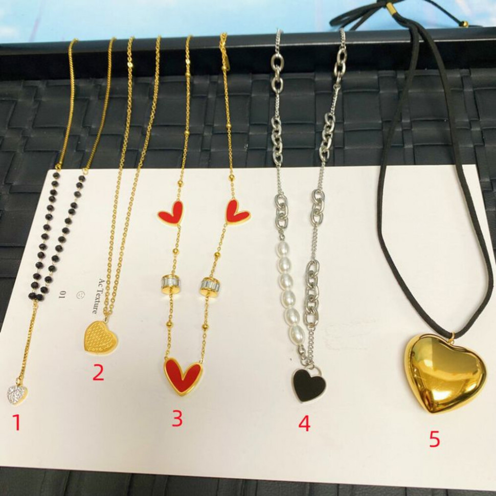 Стальная цепочка с золотым напылением и ярко-красными сердцами J11459CJJ