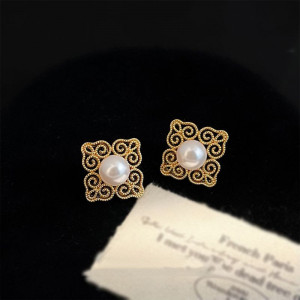 Ажурные серьги-пусеты с жемчугом CJQ17162 Ажурные серьги-пусеты с жемчугом CJQ17162