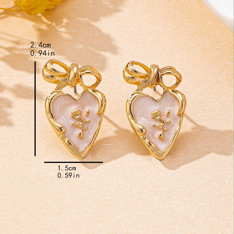 Изящные серьги-пусеты сердца с эмалью CJP54237