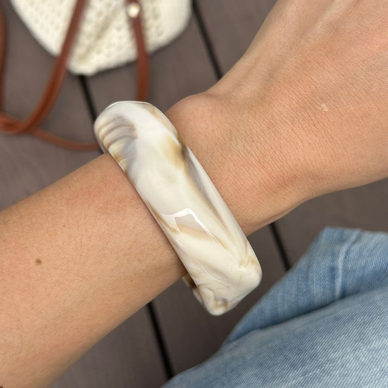 Жесткий браслет CJP85420