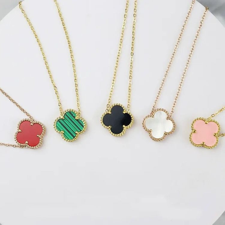 Стальная цепочка с зеленым кулоном-клевером в золотом обрамлении J10293CJJ Стальная цепочка с зеленым кулоном-клевером в золотом обрамлении J10293CJJ