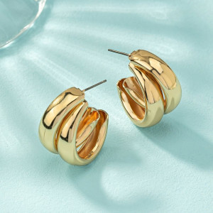 Двойные золотистые серьги-кольца в стиле минимализм M84901 Двойные золотистые серьги-кольца в стиле минимализм M84901