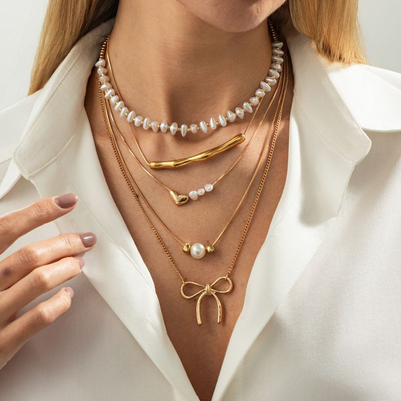 Пятислойное колье с жемчужным чокером и подвеской-бантом CJT03676