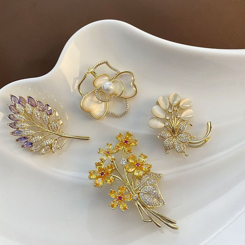 Брошь с кисточкой ASUZ50351