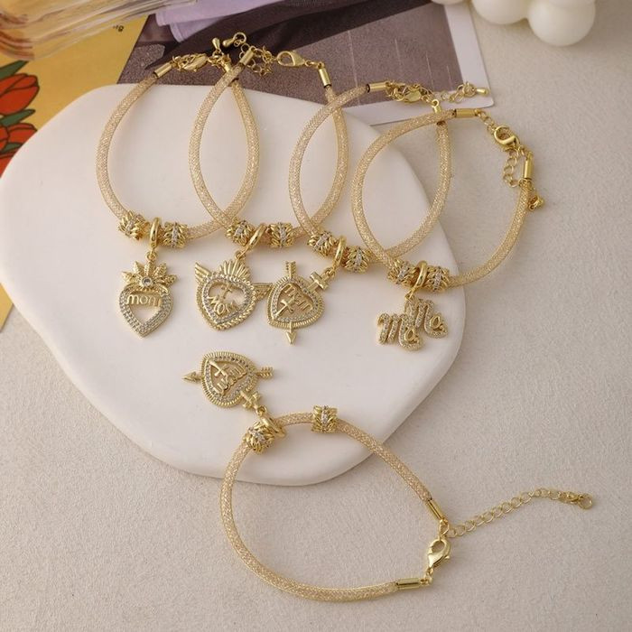 Браслет-обруч с разнообразными подвесками-символами CJL22905