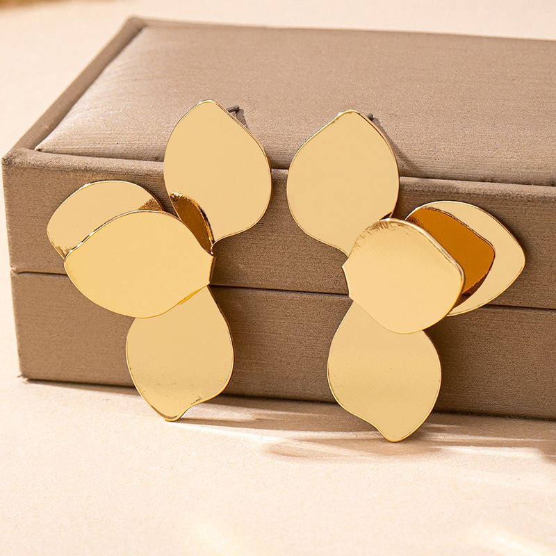 Крупные серьги-пусеты золотистые трилистники CJP54243