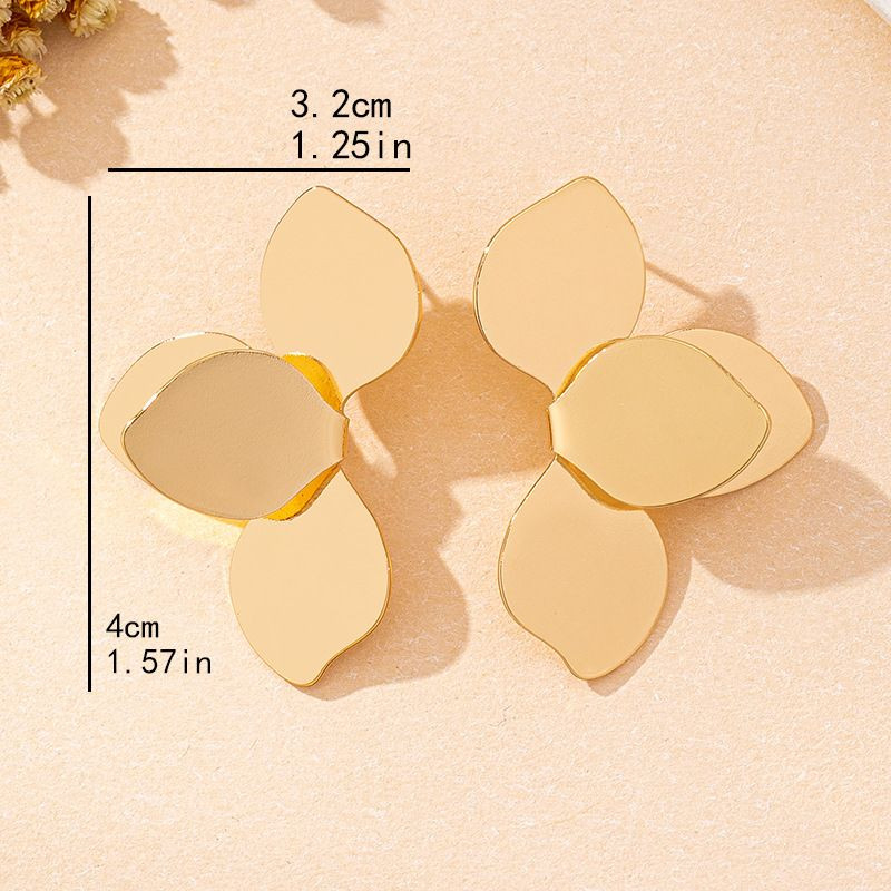 Крупные серьги-пусеты золотистые трилистники CJP54243