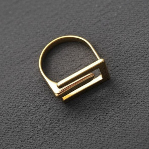 Лаконичное прямоугольное кольцо из стали J11113CJJ Лаконичное прямоугольное кольцо из стали J11113CJJ