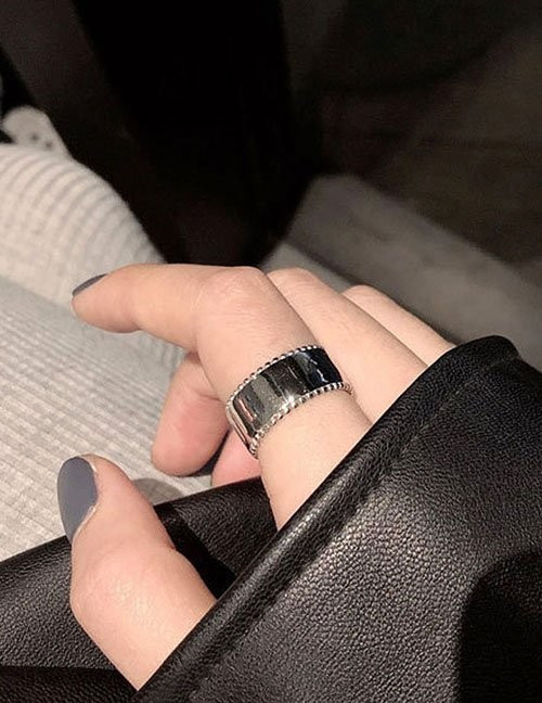 Массивное гладкое кольцо-бэнгл темного цвета L82206