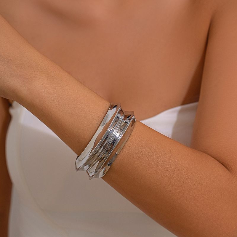 Жесткий браслет CJH72394 Жесткий браслет CJH72394