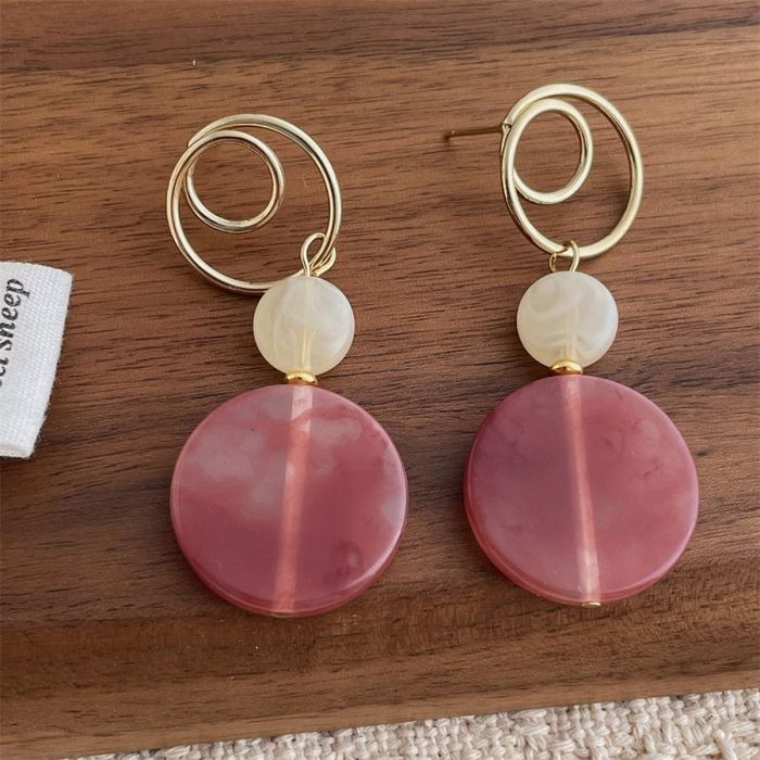 Геометрические серьги пусеты с дисками из темного дерева CJM78331