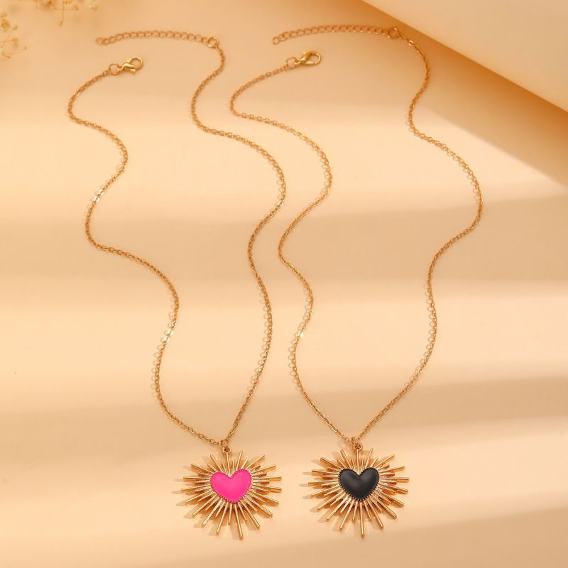 Золотистая цепочка с подвеской-солнцем и темным кристаллом CJJ16996