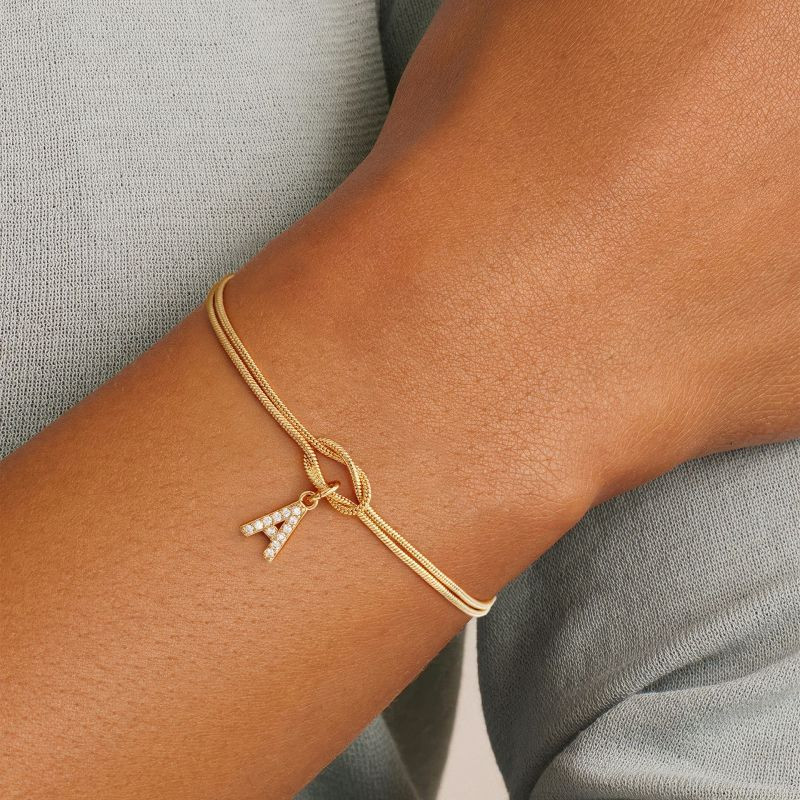 Тонкий золотистый браслет с миниатюрной подвеской CJT17514