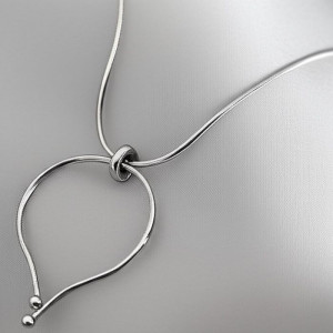 Минималистичное колье-галстук из гладкого металла без вставок 11643CJJ