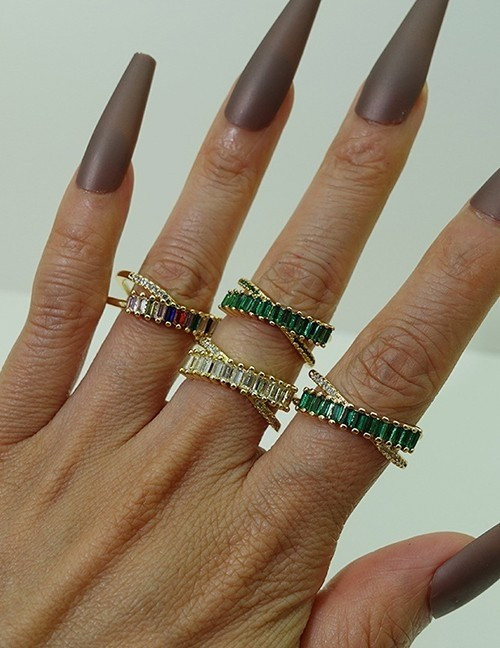 Широкое разомкнутое кольцо с прямоугольными кристаллами U81952