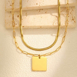 Золотистое многослойное колье с квадратом CJP47804 Золотистое многослойное колье с квадратом CJP47804