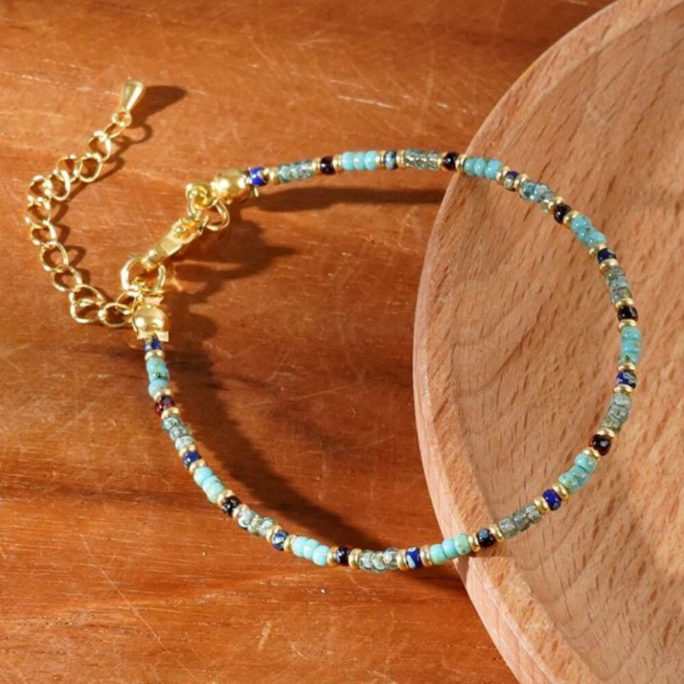 Браслет из бисера с золотистой фурнитурой CJH68065