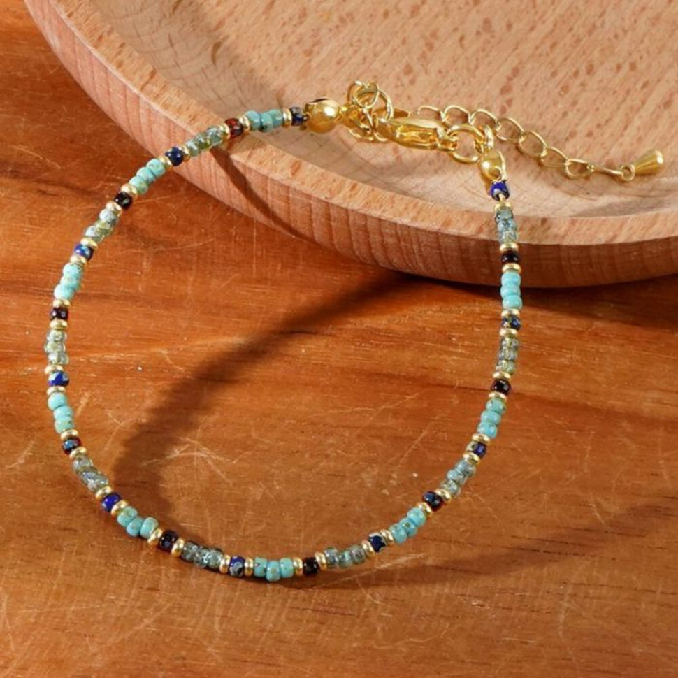 Браслет из бисера с золотистой фурнитурой CJH68065