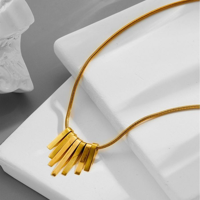 Эффектная цепочка с кулоном в виде золотистого веера J10098CJJ