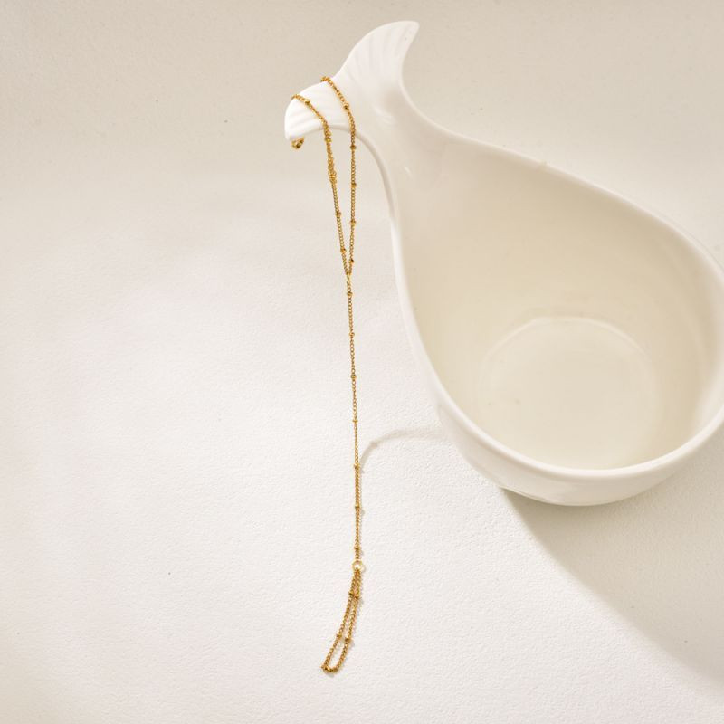 Браслет-слейв золотистый с изящной подвеской-каплей CJQ17666