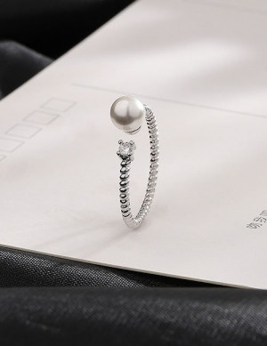 Разомкнутое кольцо с жемчужиной и цепочкой Z40262