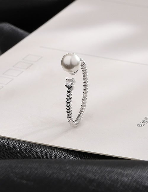 Разомкнутое кольцо с жемчужиной и цепочкой Z40262