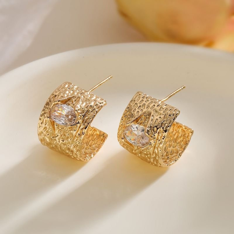 Серьги-пусеты Полукольца с кристаллом CJD00889 Серьги-пусеты Полукольца с кристаллом CJD00889