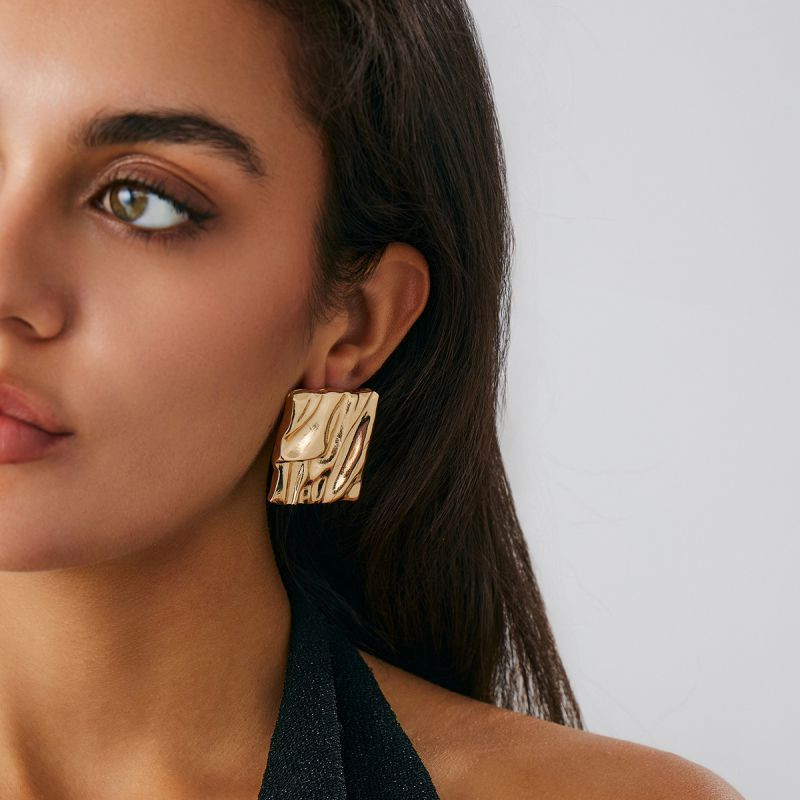 Массивные серьги-пусеты квадратная чеканка CJN79395