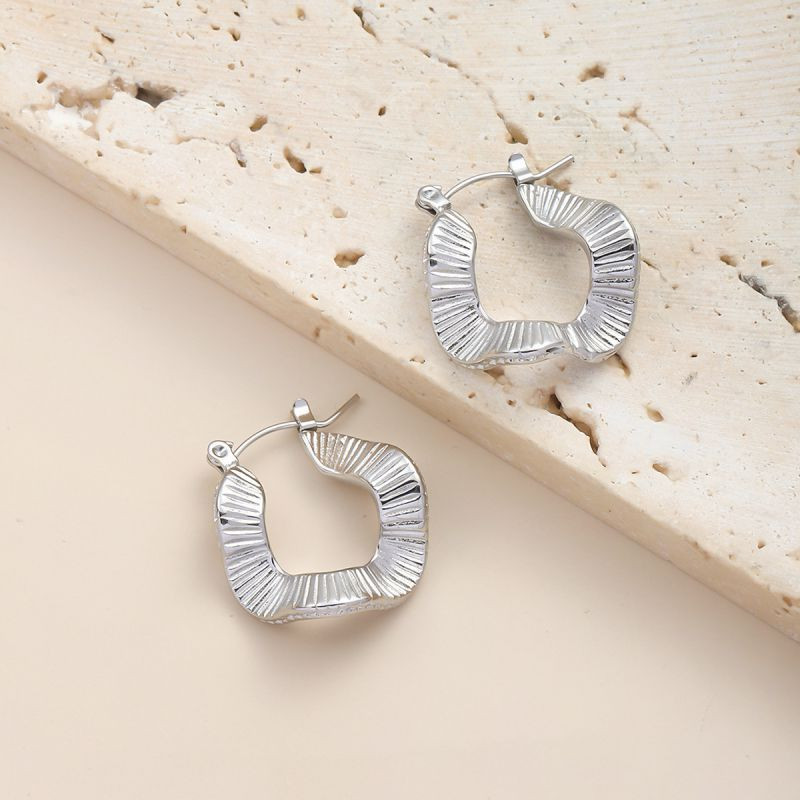 Серьги-кольца геометрические с эффектом ковки CJL32390