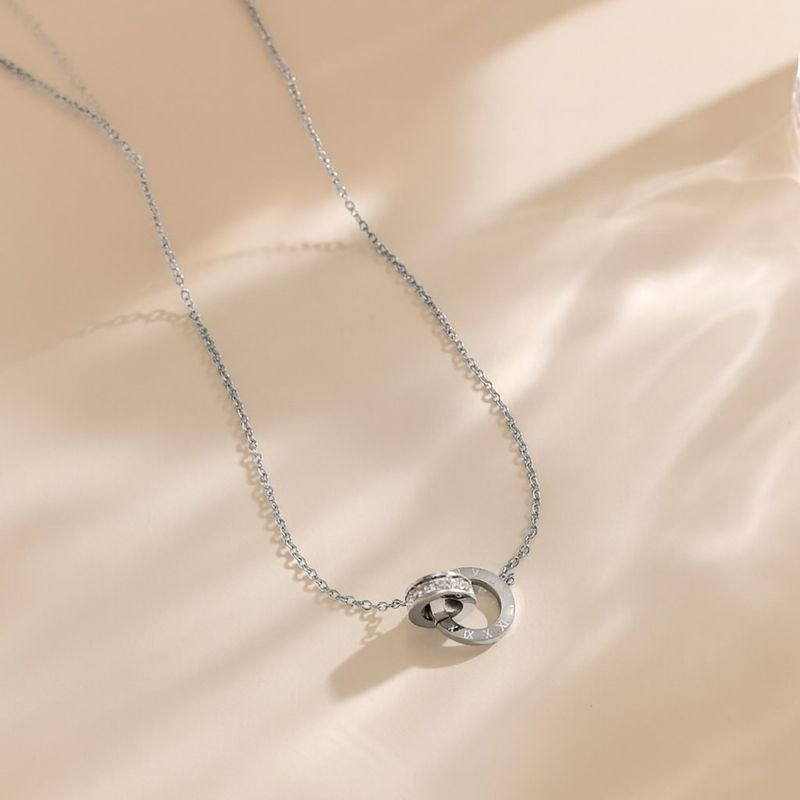 Титановая цепочка с кулоном из переплетенных колец 1J12495CJJ Титановая цепочка с кулоном из переплетенных колец 1J12495CJJ