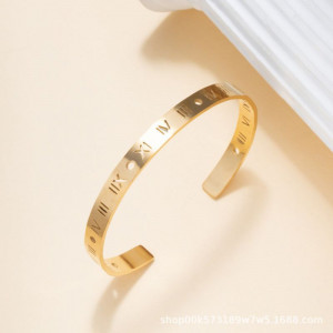 Браслет жесткий с гравировкой в виде цифр CJH59770