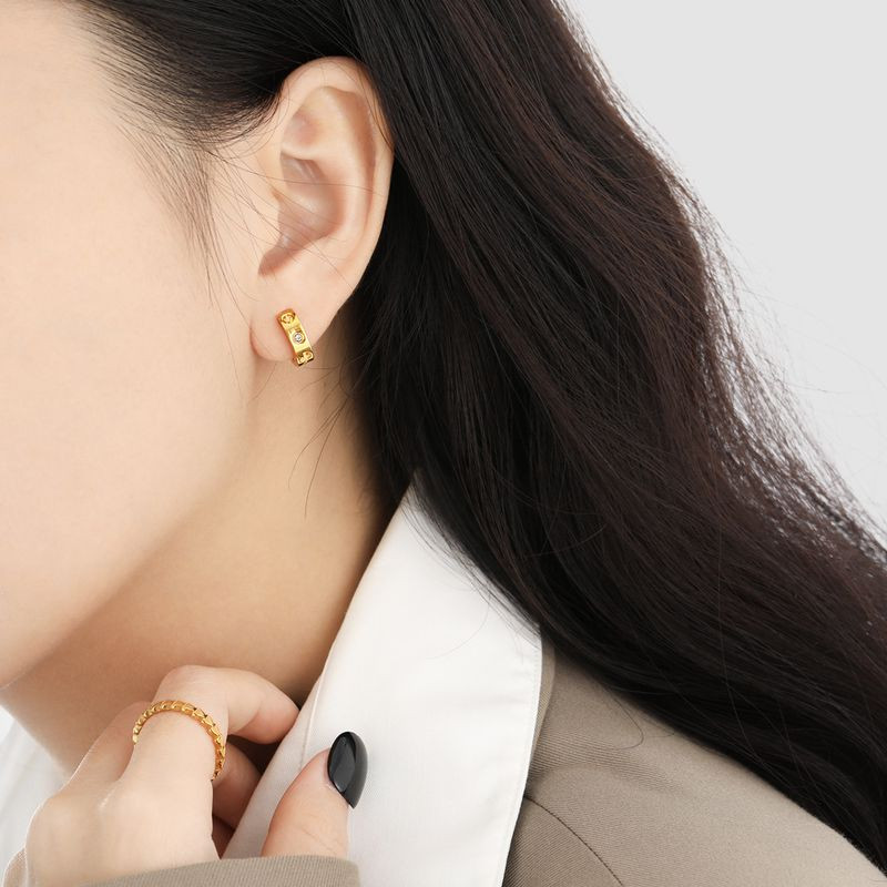 Золотистые серьги-полукольца с гравировкой 1J12047CJJ