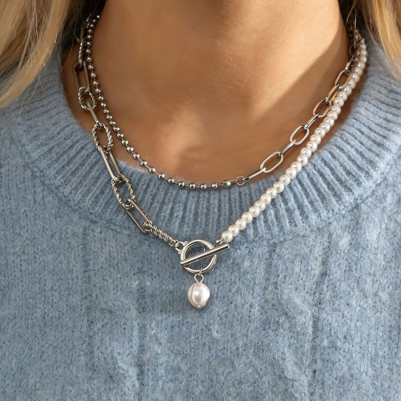 Многослойное колье из цепи и жемчужной нити с замком тогл CJT18805