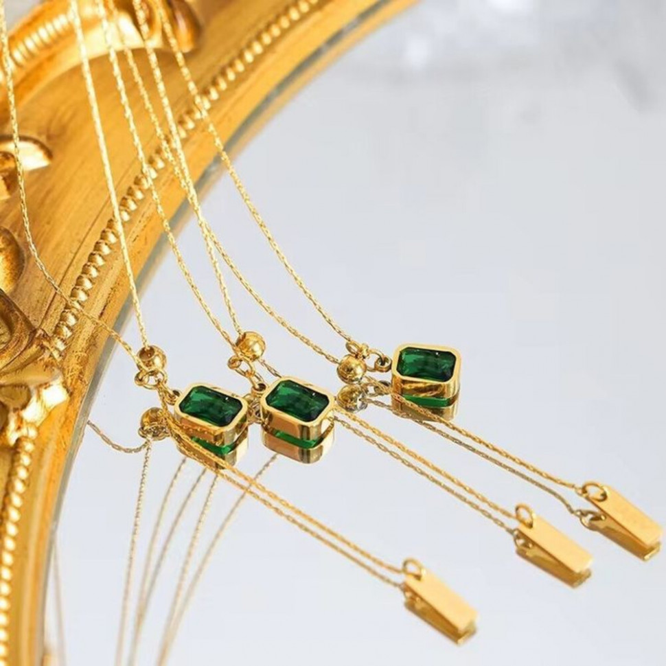 Колье-галстук с изумрудным кристаллом и золотистой планкой J10942CJJ
