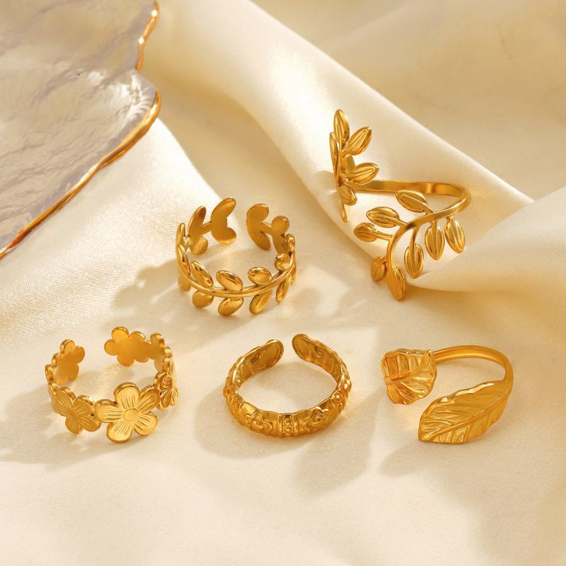 Разомкнутое стальное кольцо в форме изящного листа CJM03734