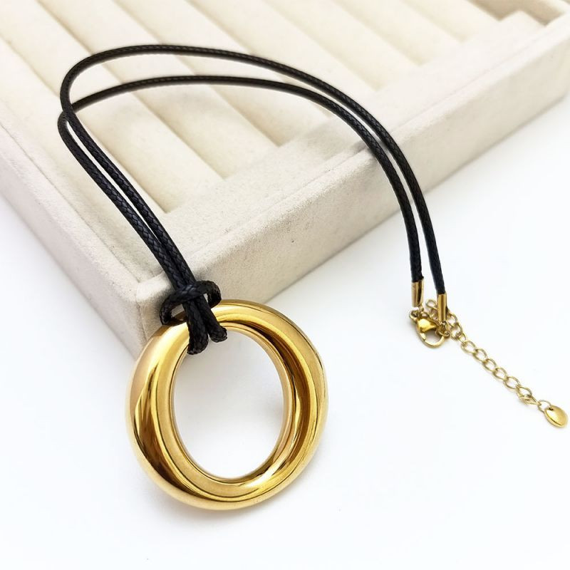 Текстильная цепочка с подвеской в виде гладкого кольца CJR66541 Текстильная цепочка с подвеской в виде гладкого кольца CJR66541