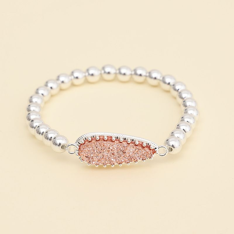 Браслет из белых бусин с розовой вставкой CJH58498