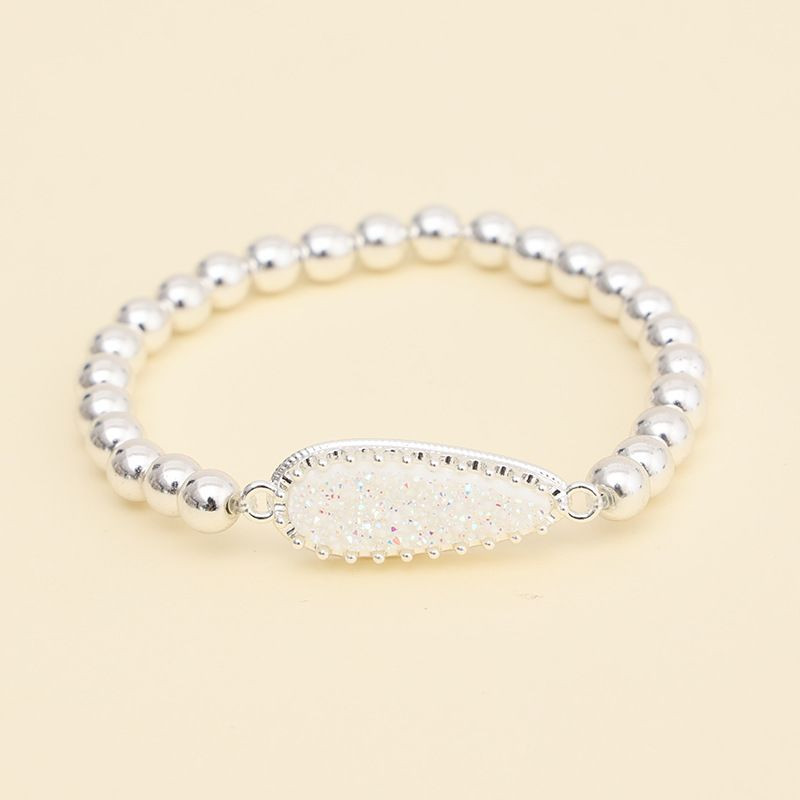 Браслет из белых бусин с розовой вставкой CJH58498