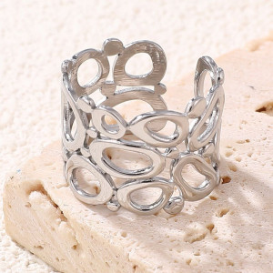 Ажурное кольцо с узором из кругов CJL74402