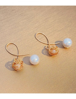 Изящные серьги-кольца с жемчужными подвесками L75927 Изящные серьги-кольца с жемчужными подвесками L75927