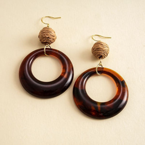 Коричневые акриловые серьги с квадратной подвеской CJZ36583 Коричневые акриловые серьги с квадратной подвеской CJZ36583
