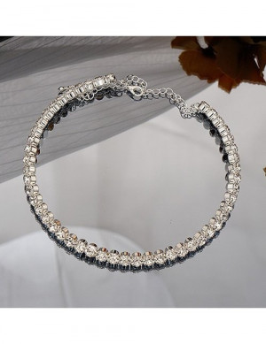 Колье-чокер из крупных сияющих кристаллов в ряд M19124