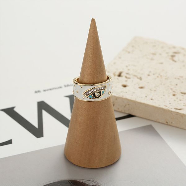 Кольцо с центральным элементом в форме глаза и эмалью CJL46844