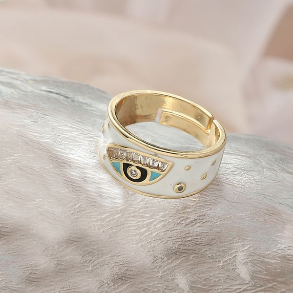Кольцо с центральным элементом в форме глаза и эмалью CJL46844