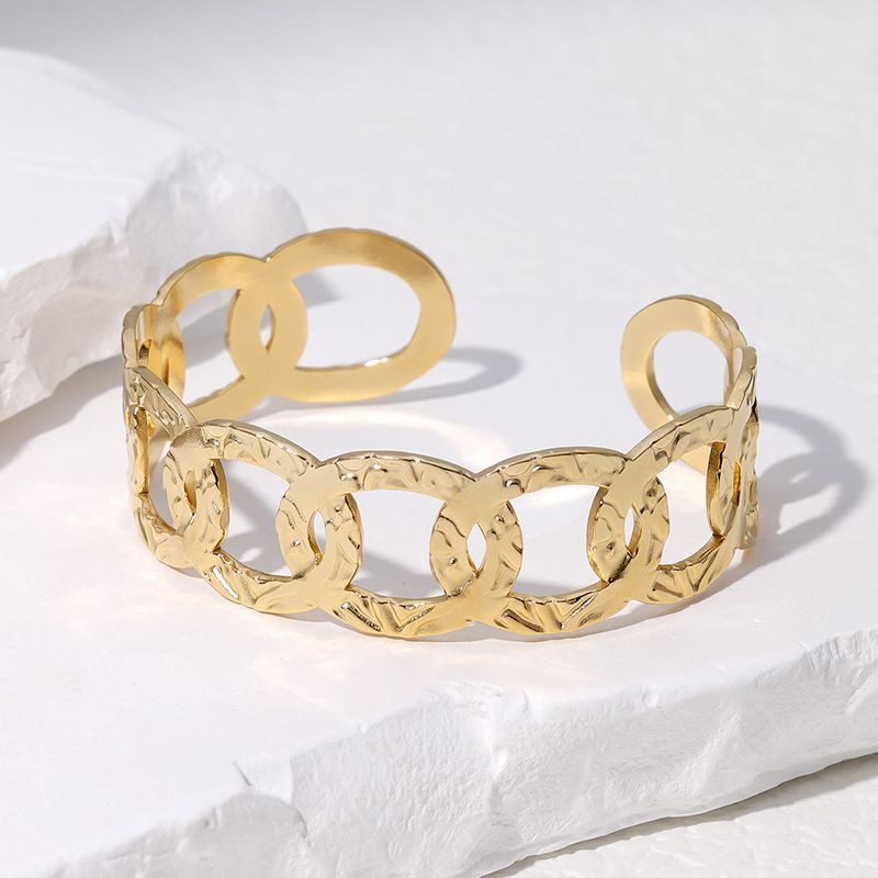 Браслет жесткий массивный с имитацией крупных звеньев CJN40419